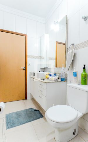 Casa à venda com 130m², 3 quartos e 2 vagasBanheiro da Suíte