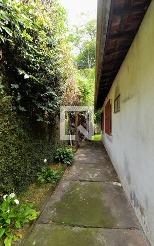 Casa à venda com 476m², 2 quartos e 3 vagasCorredor Lateral 