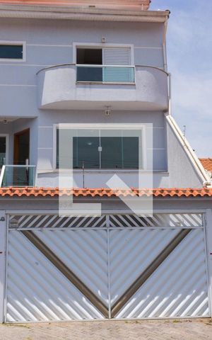 Casa à venda com 350m², 6 quartos e 4 vagas Casa à venda com 350m², 6 quartos e 4 vagasFachada