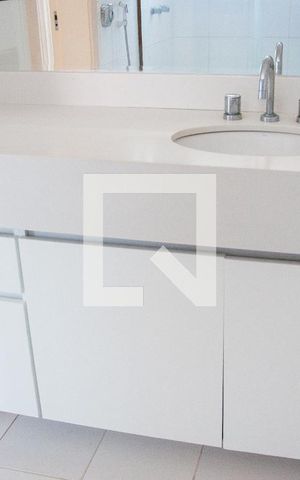Apartamento à venda com 280m², 4 quartos e 2 vagas Apartamento à venda com 280m², 4 quartos e 2 vagasBanheiro da Suíte 2