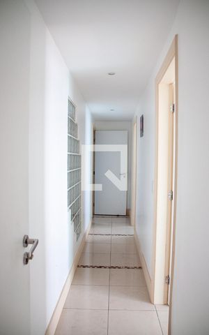 Apartamento à venda com 280m², 4 quartos e 2 vagas Apartamento à venda com 280m², 4 quartos e 2 vagasCorredor quartos