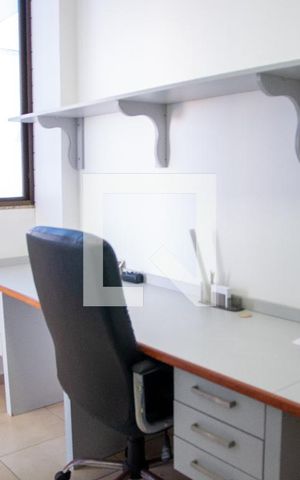 Apartamento à venda com 280m², 4 quartos e 2 vagas Apartamento à venda com 280m², 4 quartos e 2 vagasEscritório