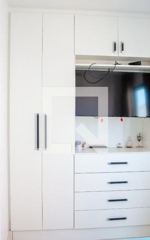 Apartamento à venda com 280m², 4 quartos e 2 vagas Apartamento à venda com 280m², 4 quartos e 2 vagasQuarto 2 - Suíte