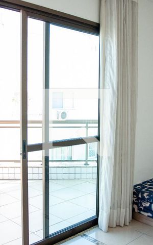 Apartamento à venda com 280m², 4 quartos e 2 vagas Apartamento à venda com 280m², 4 quartos e 2 vagasQuarto 3 - Suíte Vista varanda