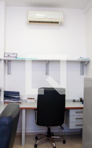 Apartamento à venda com 280m², 4 quartos e 2 vagas Apartamento à venda com 280m², 4 quartos e 2 vagasEscritório