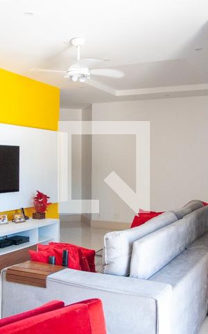 Apartamento à venda com 280m², 4 quartos e 2 vagas Apartamento à venda com 280m², 4 quartos e 2 vagasSala