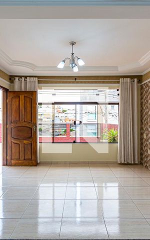 Casa à venda com 300m², 3 quartos e 2 vagas Casa à venda com 300m², 3 quartos e 2 vagasSala