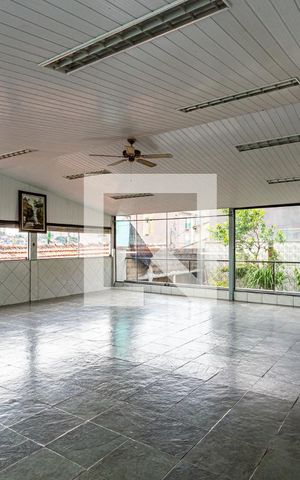 Casa à venda com 300m², 3 quartos e 2 vagas Casa à venda com 300m², 3 quartos e 2 vagasSalão de Festas