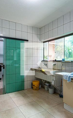 Casa à venda com 300m², 3 quartos e 2 vagas Casa à venda com 300m², 3 quartos e 2 vagasÁrea de Serviço