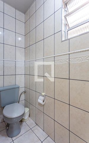 Casa à venda com 300m², 3 quartos e 2 vagas Casa à venda com 300m², 3 quartos e 2 vagasLavabo