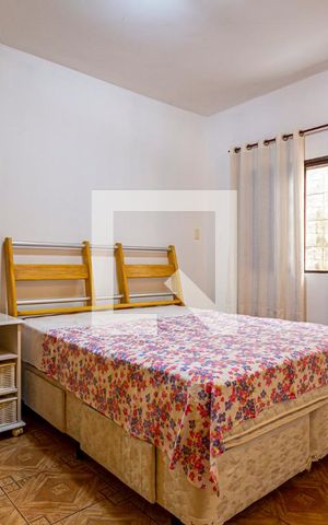 Casa à venda com 300m², 3 quartos e 2 vagas Casa à venda com 300m², 3 quartos e 2 vagasSuite