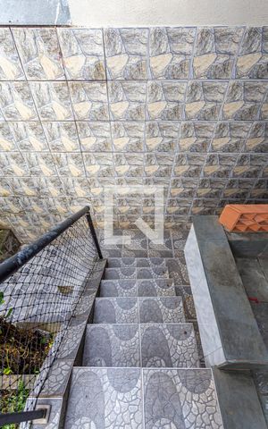 Casa à venda com 300m², 3 quartos e 2 vagas Casa à venda com 300m², 3 quartos e 2 vagasEscada Salão de Festas