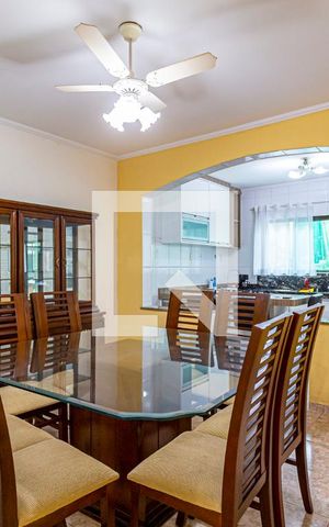 Casa à venda com 300m², 3 quartos e 2 vagas Casa à venda com 300m², 3 quartos e 2 vagasSala de Jantar