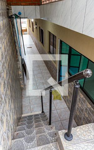 Casa à venda com 300m², 3 quartos e 2 vagas Casa à venda com 300m², 3 quartos e 2 vagasEscada Salão de Festas / Corredor Externo