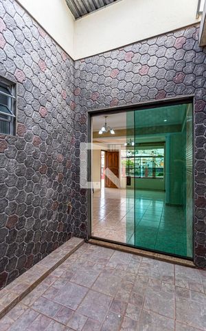 Casa à venda com 300m², 3 quartos e 2 vagas Casa à venda com 300m², 3 quartos e 2 vagasÁrea de Inverno