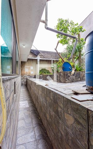 Casa à venda com 300m², 3 quartos e 2 vagas Casa à venda com 300m², 3 quartos e 2 vagasAcesso Lateral - Fundos