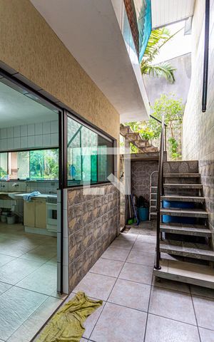 Casa à venda com 300m², 3 quartos e 2 vagas Casa à venda com 300m², 3 quartos e 2 vagasCorredor Externo