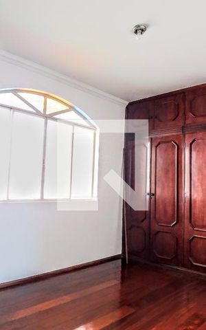 Casa à venda com 516m², 4 quartos e 2 vagas