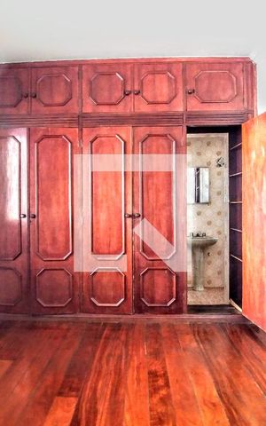 Casa à venda com 516m², 4 quartos e 2 vagas