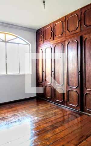 Casa à venda com 516m², 4 quartos e 2 vagas