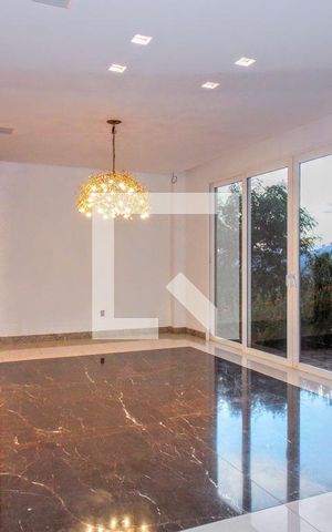Casa de condomínio à venda com 723m², 5 quartos e 4 vagas