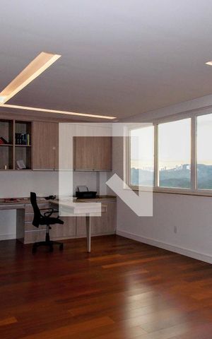 Casa de condomínio à venda com 723m², 5 quartos e 4 vagas