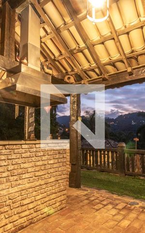 Casa de condomínio à venda com 475m², 5 quartos e 6 vagas