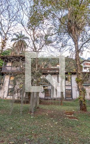 Casa de condomínio à venda com 475m², 5 quartos e 6 vagas