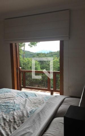 Casa de condomínio à venda com 350m², 4 quartos e sem vaga