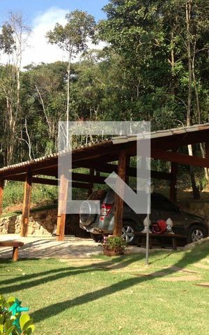 Casa de condomínio à venda com 350m², 4 quartos e sem vaga