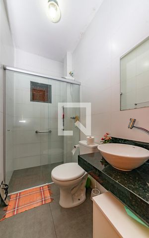 Casa à venda com 600m², 9 quartos e 1 vaga Casa à venda com 600m², 9 quartos e 1 vagaCasa 2 Banheiro Suíte