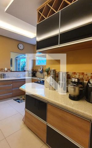 Casa à venda com 290m², 4 quartos e 2 vagas