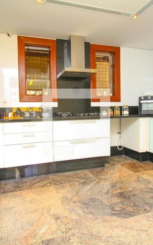 Casa à venda com 324m², 4 quartos e 4 vagas