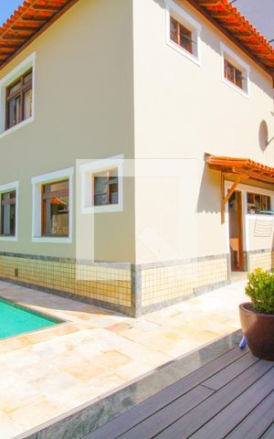 Casa à venda com 324m², 4 quartos e 4 vagas