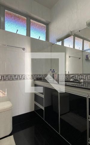 Casa à venda com 350m², 4 quartos e 4 vagas