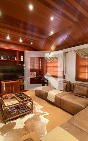 Casa à venda com 350m², 4 quartos e 4 vagas