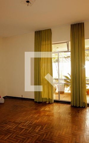 Casa à venda com 214m², 4 quartos e 3 vagas