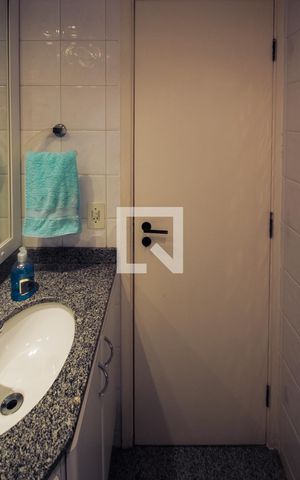 Apartamento à venda com 80m², 3 quartos e 2 vagas Apartamento à venda com 80m², 3 quartos e 2 vagasBanheiro