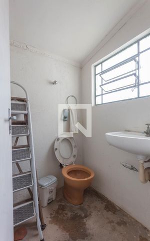 Casa à venda com 360m², 2 quartos e 4 vagas Casa à venda com 360m², 2 quartos e 4 vagasBanheiro