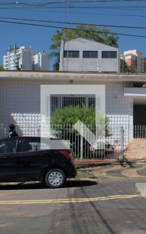 Casa à venda com 334m², 3 quartos e 4 vagasFachada