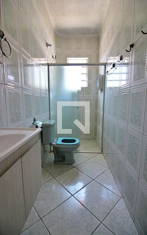 Casa para alugar com 140m², 2 quartos e 2 vagasBanheiro Social