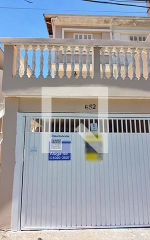Casa para alugar com 140m², 2 quartos e 2 vagasFachada