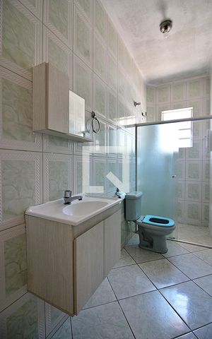 Casa para alugar com 140m², 2 quartos e 2 vagasBanheiro Social