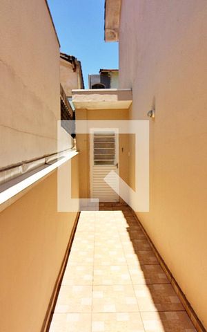 Casa para alugar com 140m², 2 quartos e 2 vagasCorredor