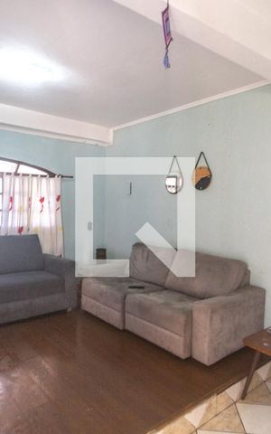 Casa à venda com 280m², 3 quartos e 5 vagas Casa à venda com 280m², 3 quartos e 5 vagasSala de estar