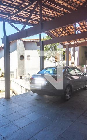 Casa à venda com 280m², 3 quartos e 5 vagas Casa à venda com 280m², 3 quartos e 5 vagasGaragem
