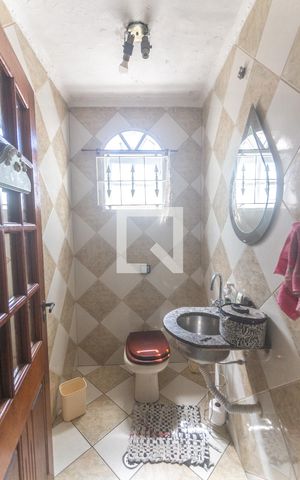 Casa à venda com 280m², 3 quartos e 5 vagas Casa à venda com 280m², 3 quartos e 5 vagasLavabo