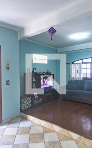 Casa à venda com 280m², 3 quartos e 5 vagas Casa à venda com 280m², 3 quartos e 5 vagasSala de estar