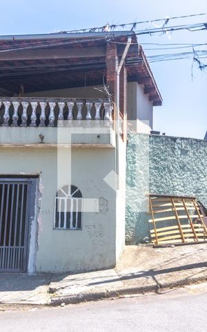 Casa à venda com 280m², 3 quartos e 5 vagas Casa à venda com 280m², 3 quartos e 5 vagasFachada