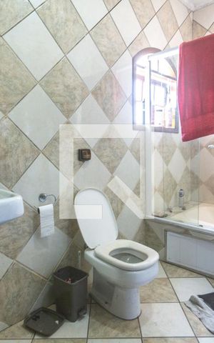 Casa à venda com 280m², 3 quartos e 5 vagas Casa à venda com 280m², 3 quartos e 5 vagasBanheiro suíte 2